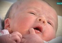 Saru je majka 2001. ostavila u garaži čim se porodila i pobegla: 24 godine kasnije obratili su joj se javno rečima koje bole više od udarca Saru je majka 2001. ostavila u garaži čim se porodila i pobegla: 24 godine kasnije obratili su joj se javno rečima koje bole više od udarca - featured image