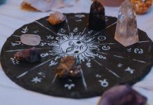 CIGANSKE KARTE OTKRIVAJU ISTINU KOJU SU ASTROLOZI KRILI GODINAMA: Energija zvezda se menja ove noći!